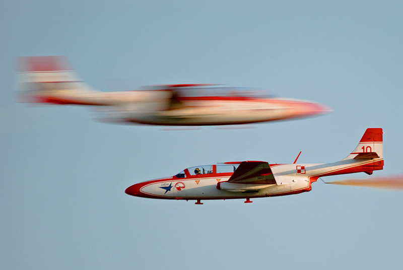 098_Radom_Air Show_Bialo-Czerwone Iskry na TS-11 Iskra.jpg